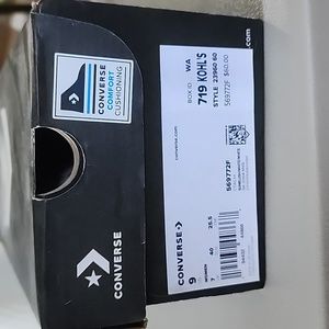 Womens Converse shoes Size 9